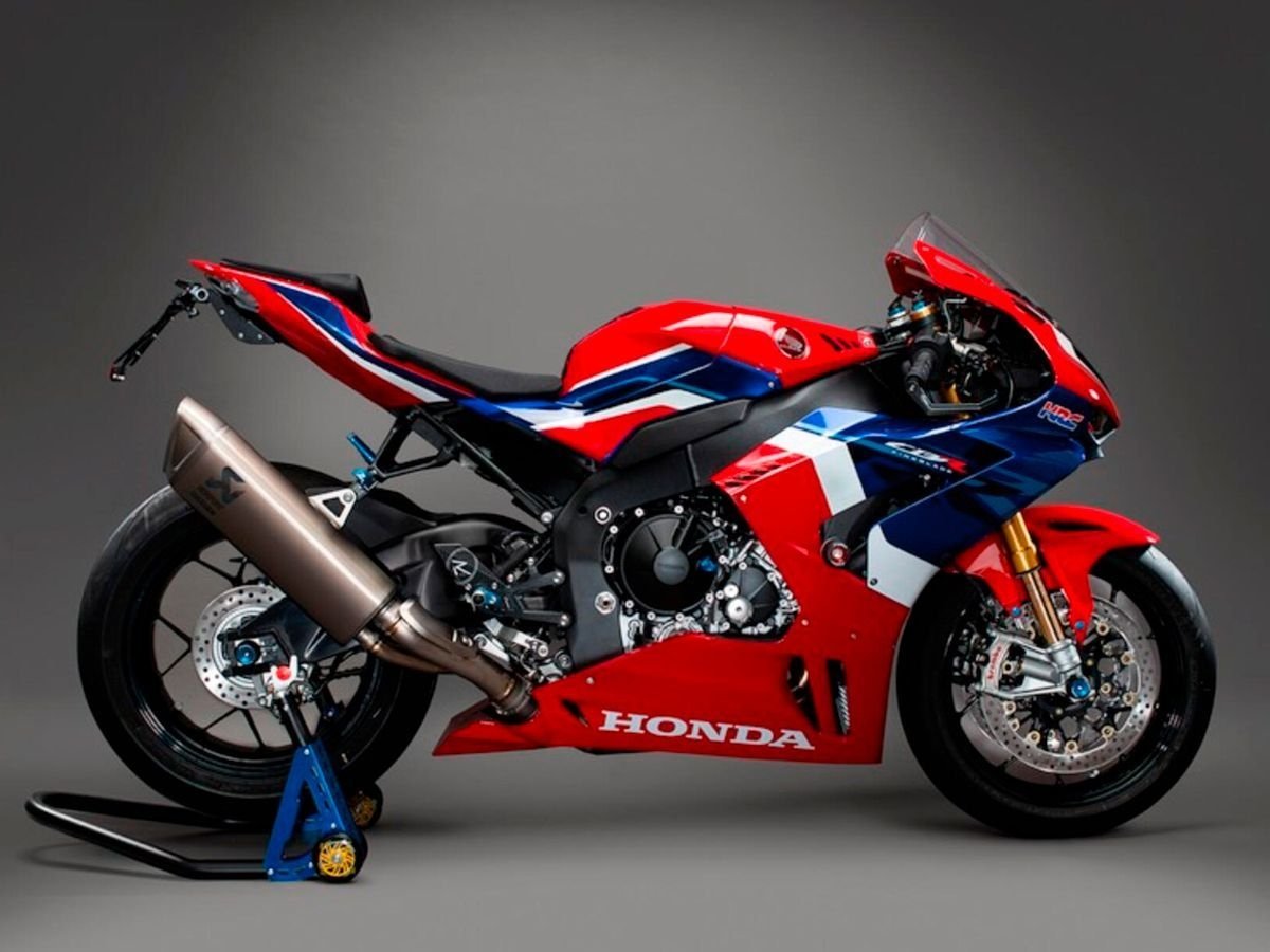 Lightech – Motociklas su sumontuotomis pakojomis