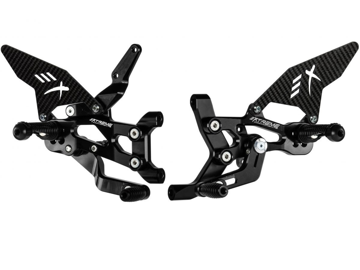 Extreme Components juodas GP Evo kojelių komplektas su karbonu – Ducati 899 / 959 / 1199 / 1299 / Ducati Panigale V2 2013–2024