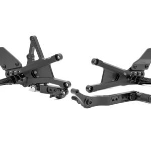 Gilles Tooling juodos FXR Racing kojelės – Triumph Street Triple 765 RS 2023–2025
