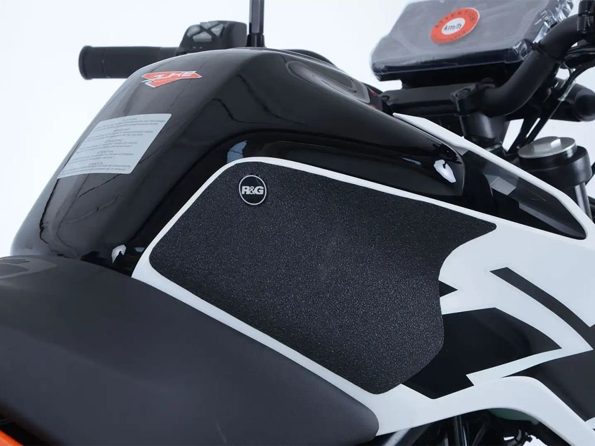 R&G bako gripai – KTM 125 Duke 2017–2023 (juodi) - Image 2